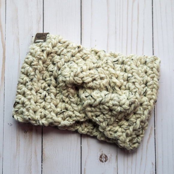 Chunky Crochet Earwarmer - Picture 4 of 5